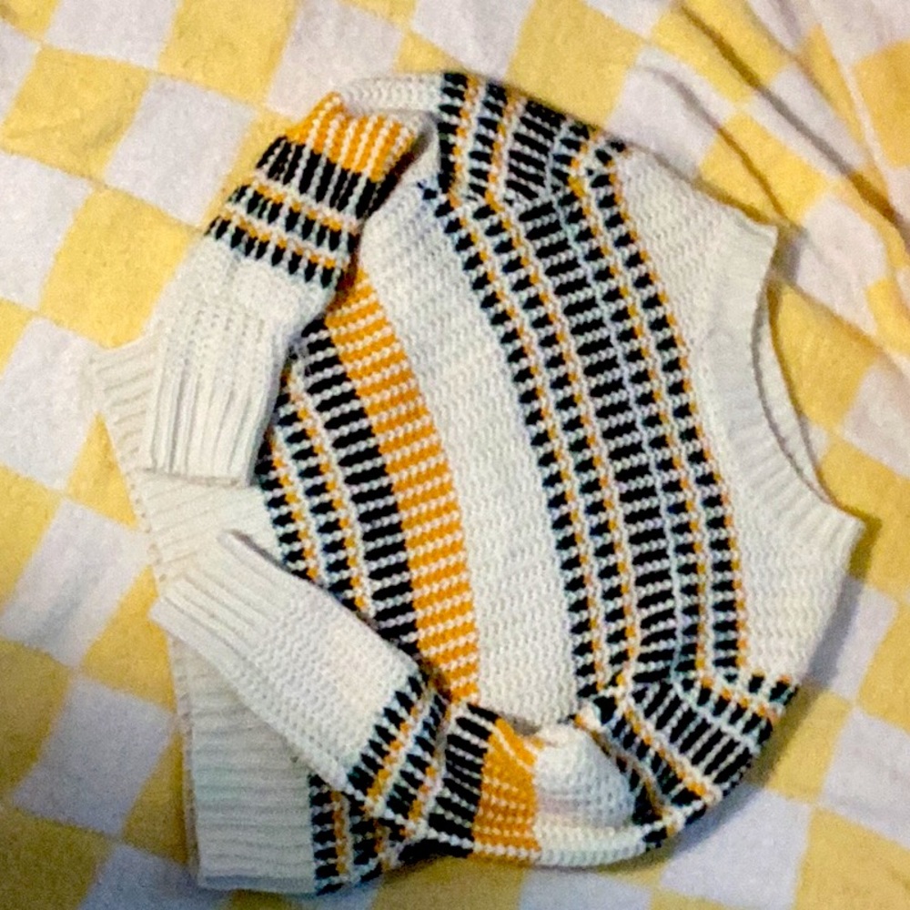 Stylish thick sweater. Size medium.
